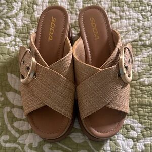 SODA Tan Woven Buckle Flatform size 7.5M